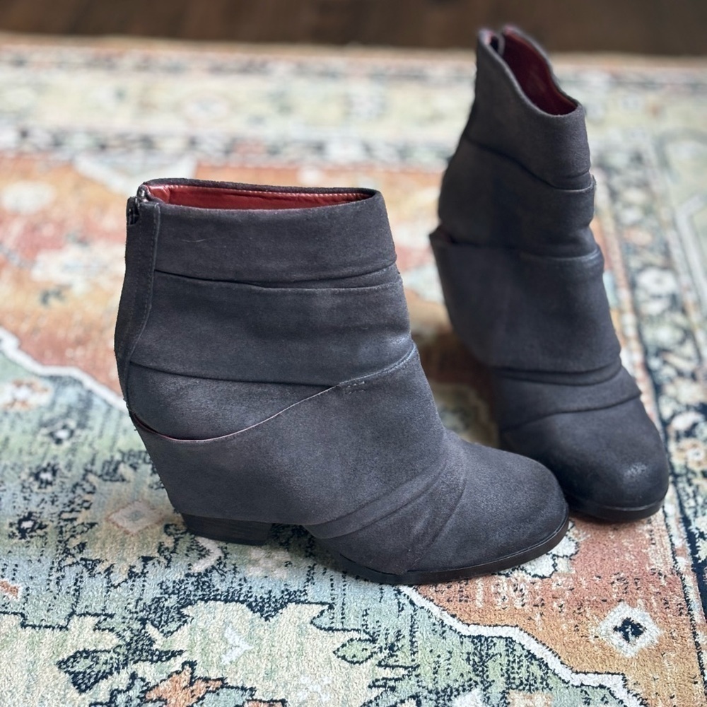 Women’s leather ankle boots